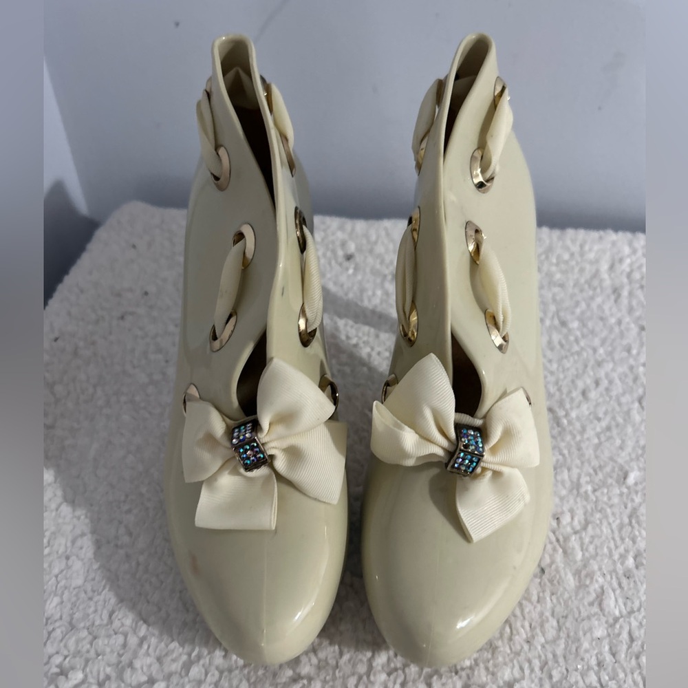 Dizzy Women's Size 41/US 9.5 Beige Rainboot Heel Booties Ribbon Bow Coquette